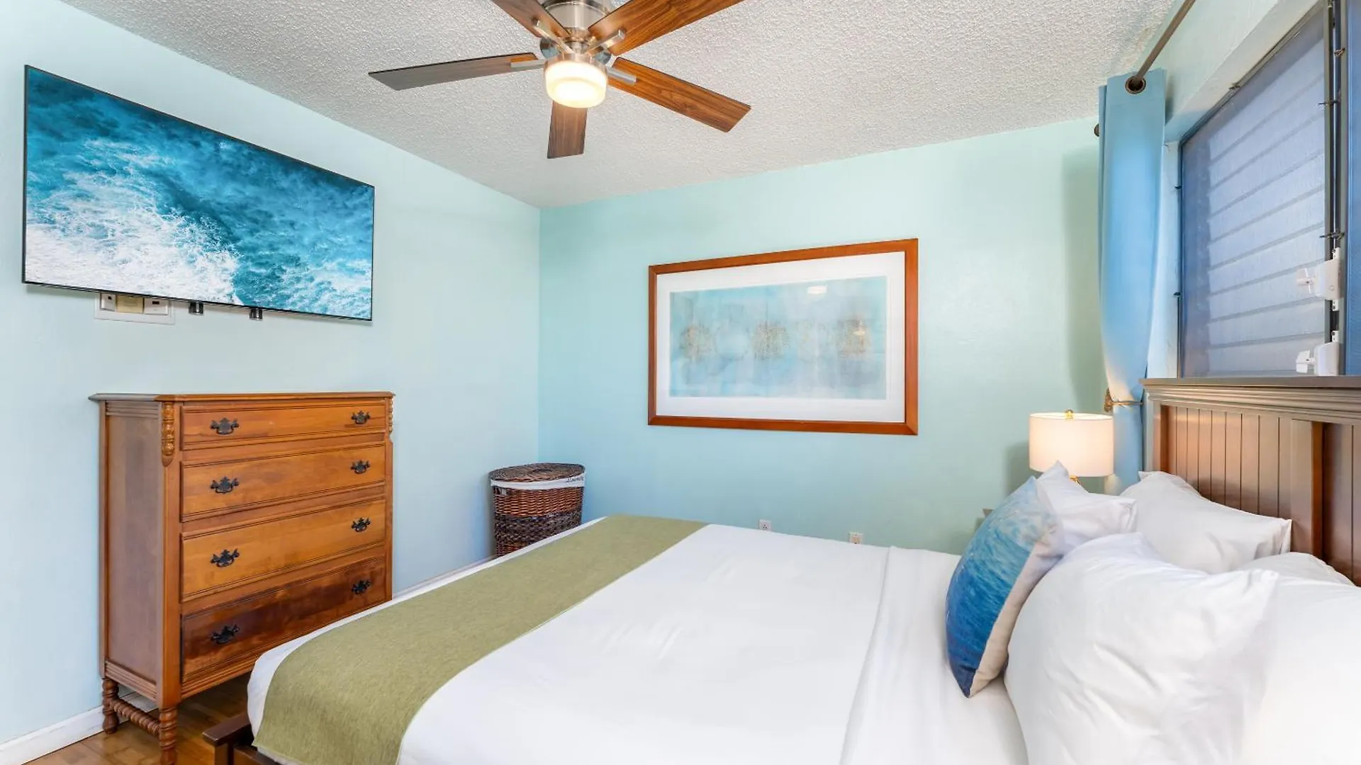 Your Maui Getaway-Walk To The Beach, Pool, Hot Tub Lsv14 Kihei 0*,  United States